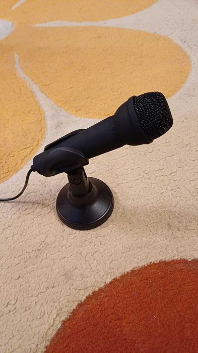 Продавам микрофон Adder. Цена 9 лв