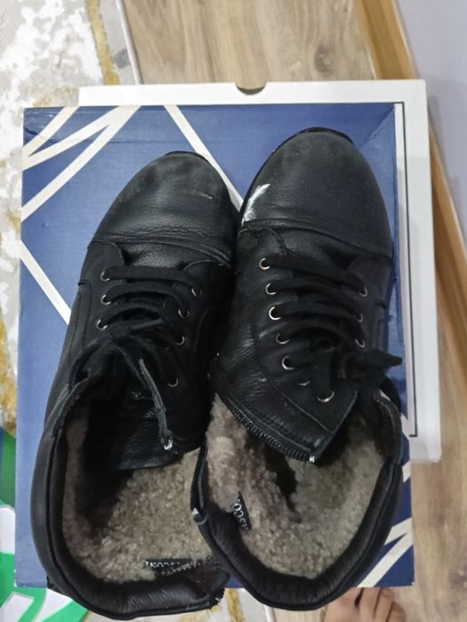 Продам обувь состоянии среднее