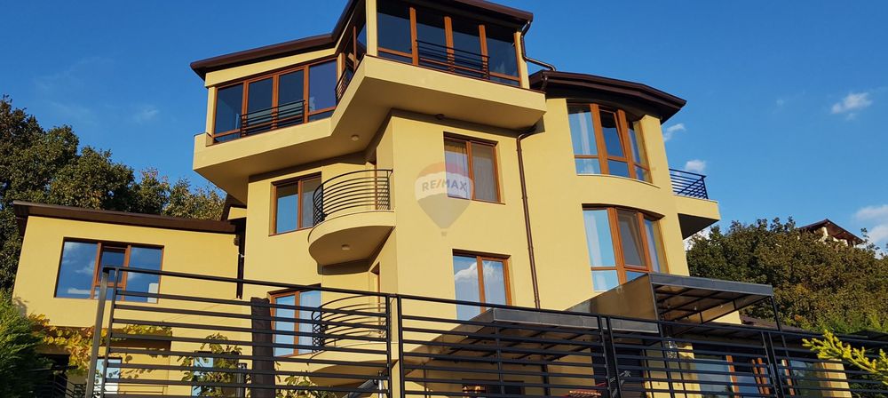 Продава се Къща в Балчик - 385 кв.м за 4676 €/кв.м - Снимка #1