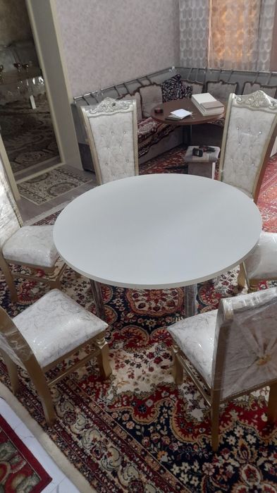 Акция.  Срочно продаются новый стол стулья.