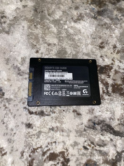 Gigabyte 240gb. Seagate 500gb