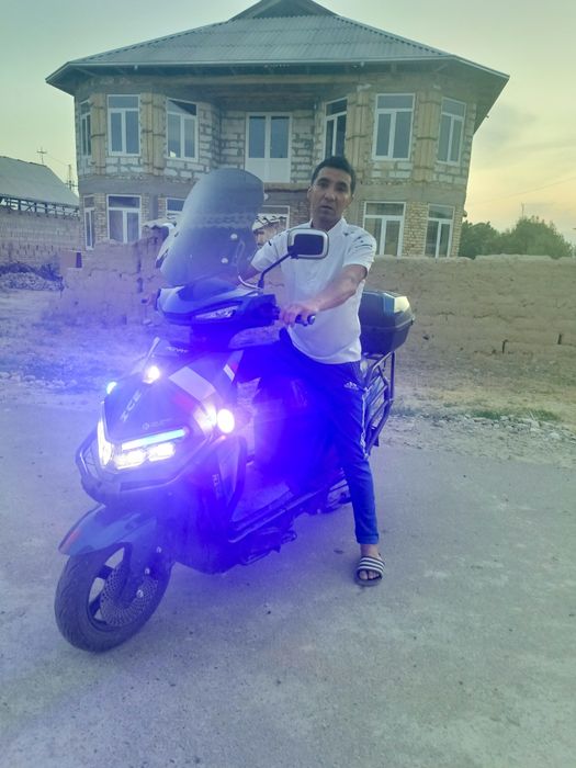 Скутер сотилади. 2025 холати ало. 6 ярим миллион озгина ками бор