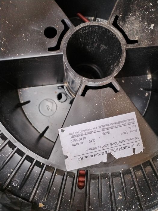 Fir de plastic diferite culori ideal pentru lipirea obiectelor