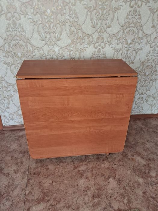 Продам стол книжку