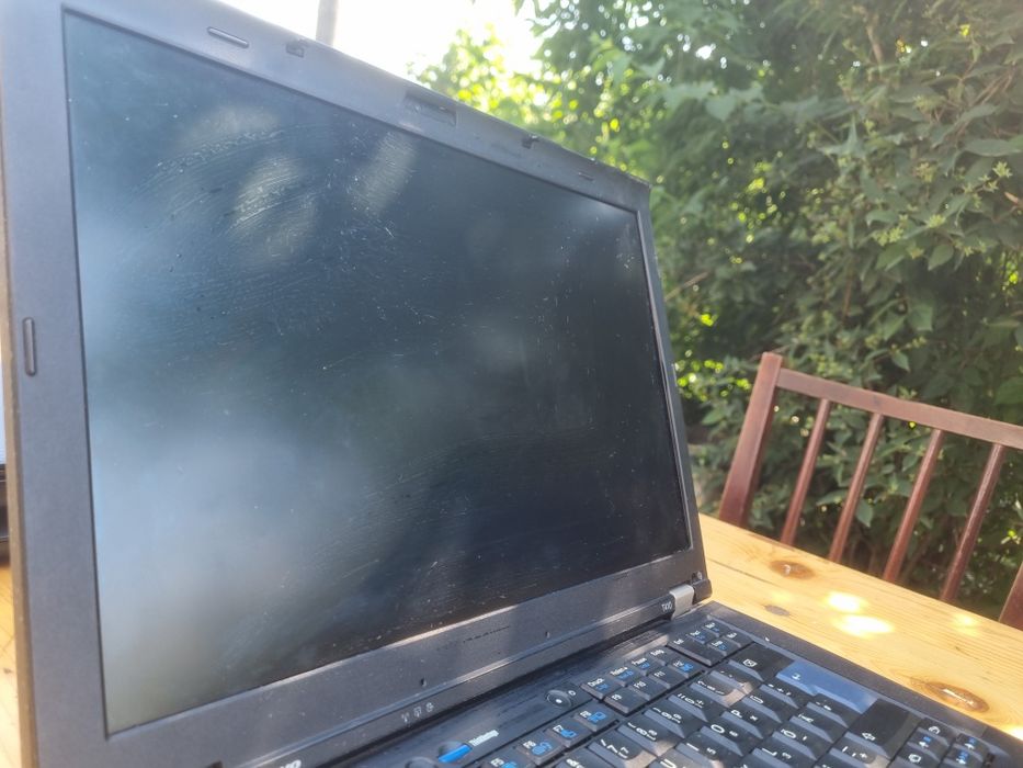 Vând 3 laptop-uri defecte, ideale pentru piese