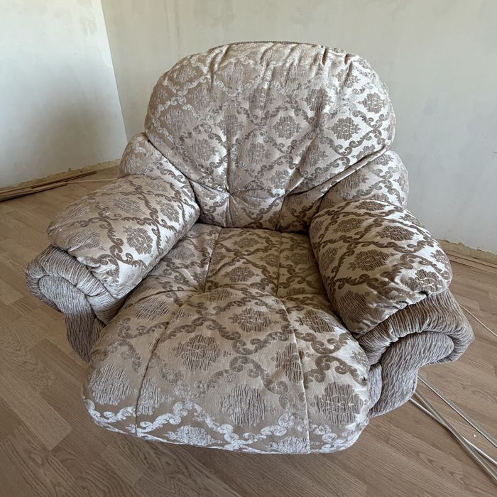 Продам диван 2 кресла срочно