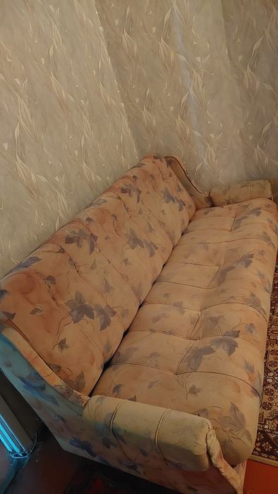 Продам диван за 2 тысячи тенге