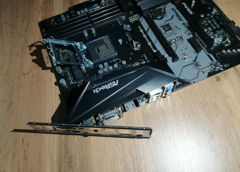 Материнская плата ASRock H370 Pro4