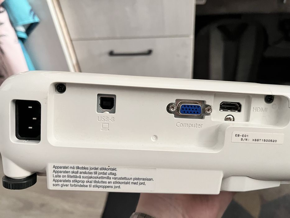 Проектор LCD Epson EB-E01