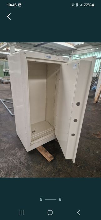 Dulap pentru arme și seif