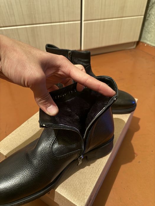 Продам зимние ботинки новые, 39 размер.