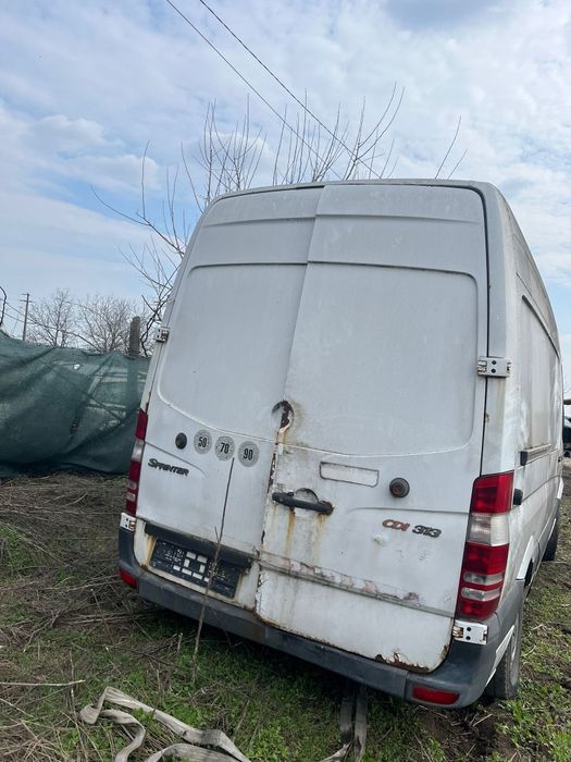 Dezmembrez Mercedes sprinter 313 2.2d
