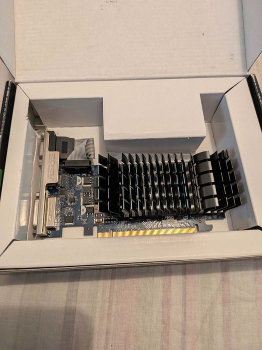 Видео карта ASUS NVIDIA GeForce 210
