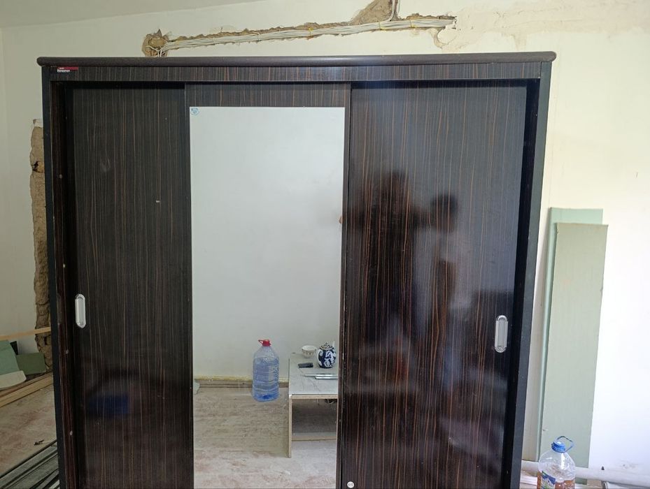 Kupinni shkaf 3 eshikli