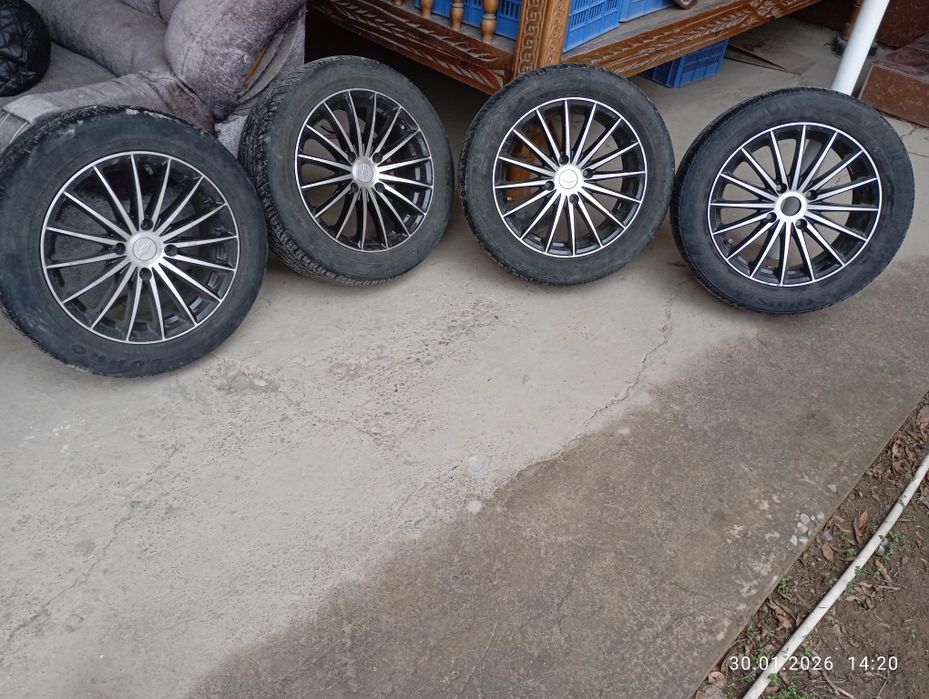 Diska sotiladi r 16 lasetti, jentraga