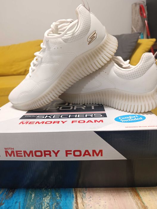 Продавам бели маратонки Skechers