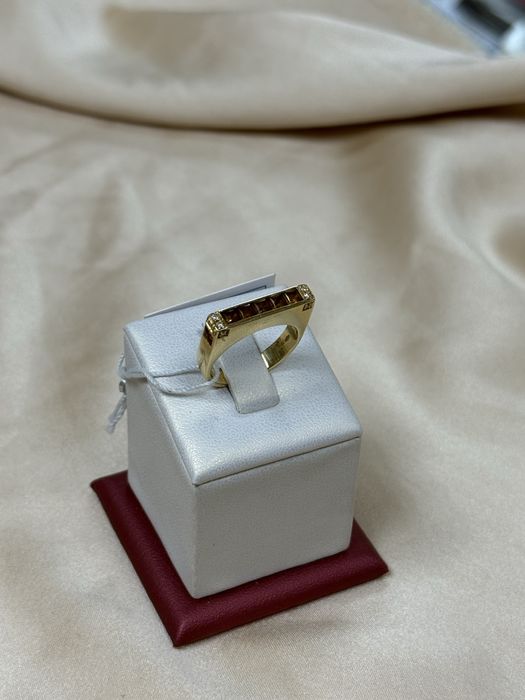 Золотое кольцо с бриллантами