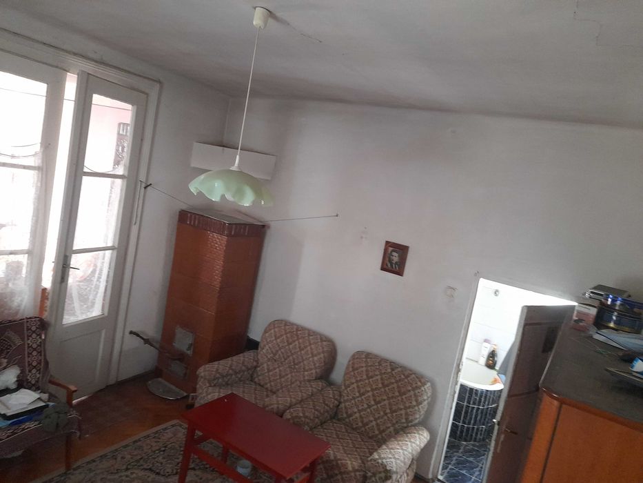 Vand apartament 2 camere la curte comună zonă centrală Arad