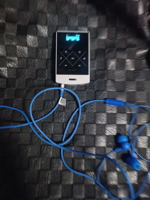 Assalom alekum Mp3 Player Sotiladi 8Gb Colorfly C3