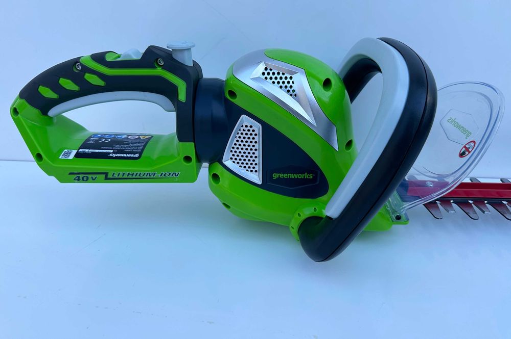 GREENWORKS 22637T - Акумулаторен храсторез за жив плет 40V