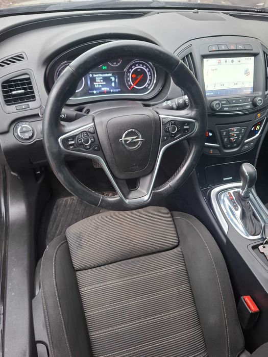 Vând opel insignia