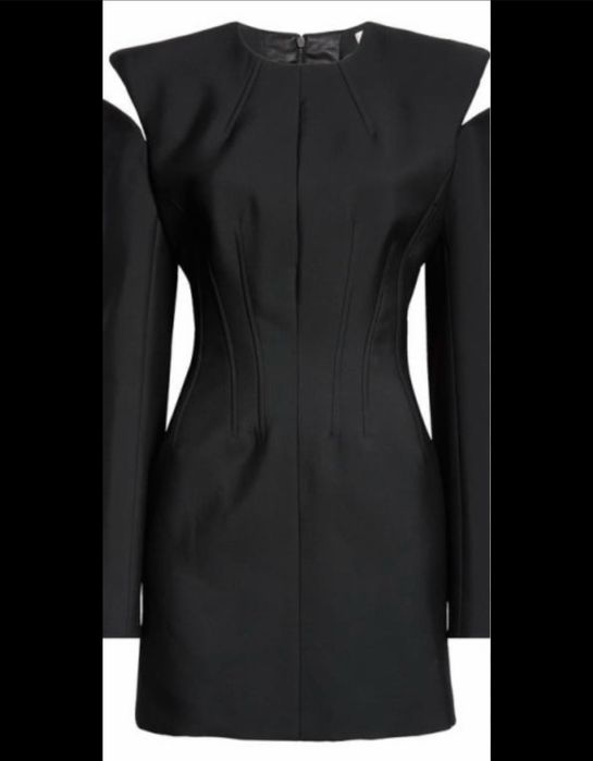Черное мини-платье