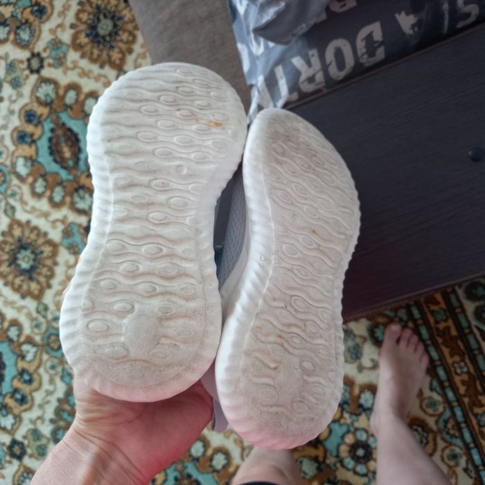 Продам детские кроссовки