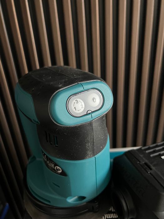 Ексцентриков шлайф Makita DBO180Z SOLO 18V - ЧИСТО НОВ