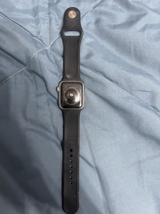Продам Apple Watch Series 5 (40mm