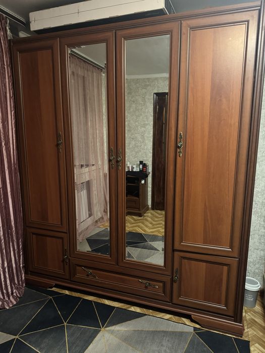 Шкаф с тумбочкой