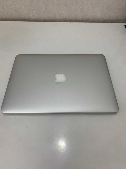 MacBook Pro 13 (Early 2015) / i5 / 8GB / 2k Retina
