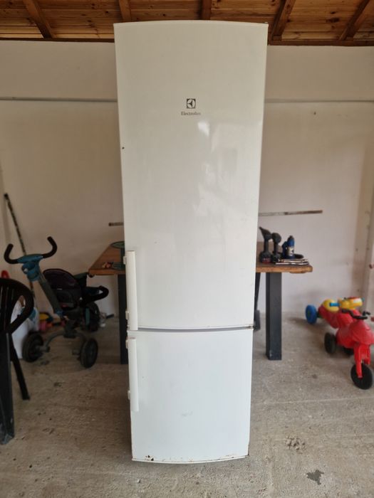 Frigider Electrolux defect