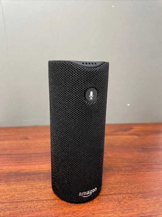 Amazon Echo (Alexa) умная колонка.