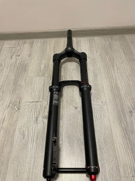 Vând furca RockShox yari