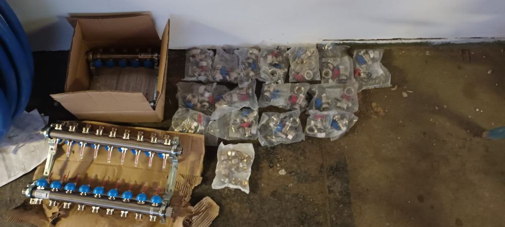 Distribuitoare și accesorii pentru încălzire în pardoseală