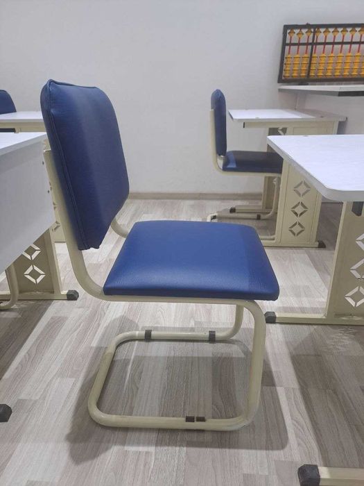 комплект учебные парты и стулья