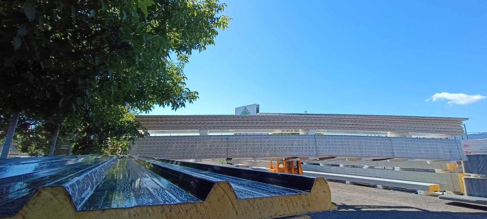 Panouri sandwich , suruburi si calote