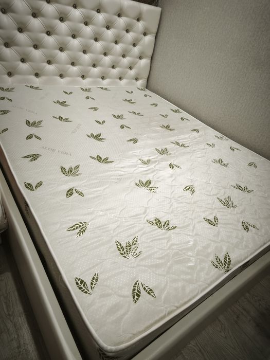 Продам 2х спальную кровать