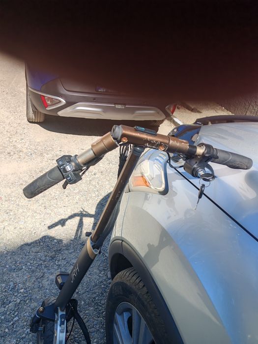 Trotineta electrica JRH. Bateria tine putin
