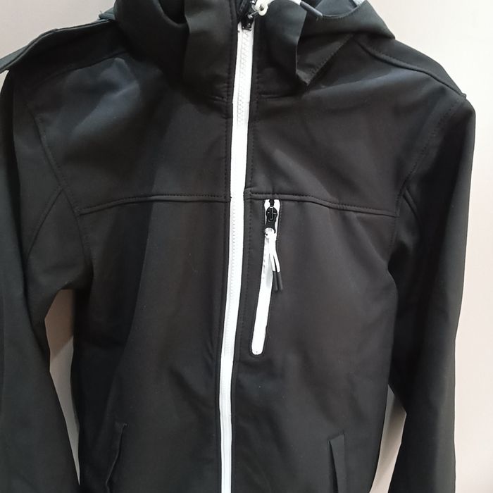 Продам весеннюю куртку на подростка