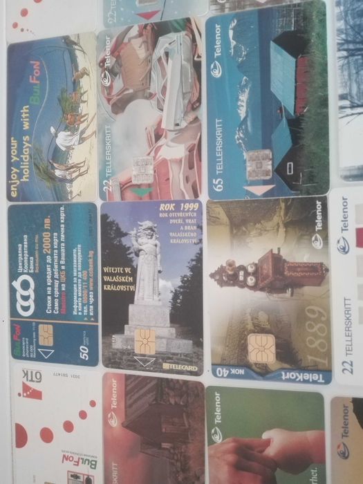 Две къмпингови лампи и лот фонокарти.