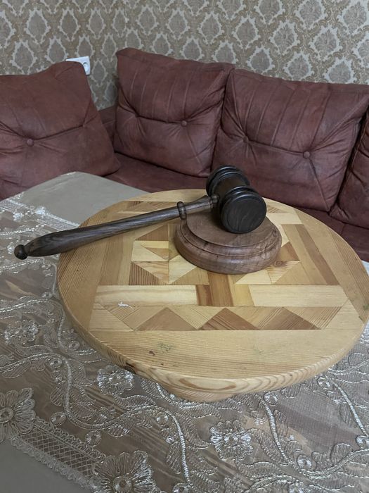Судялар молотоги.