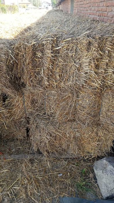 Продавам бали слама със сено