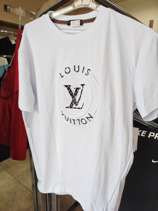 Дрехи на едро и дребно. Всичко е ново