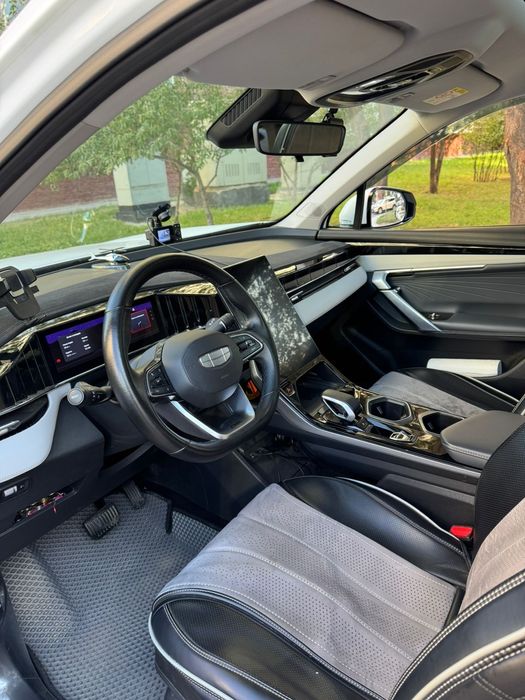 Geely Atlas машина
