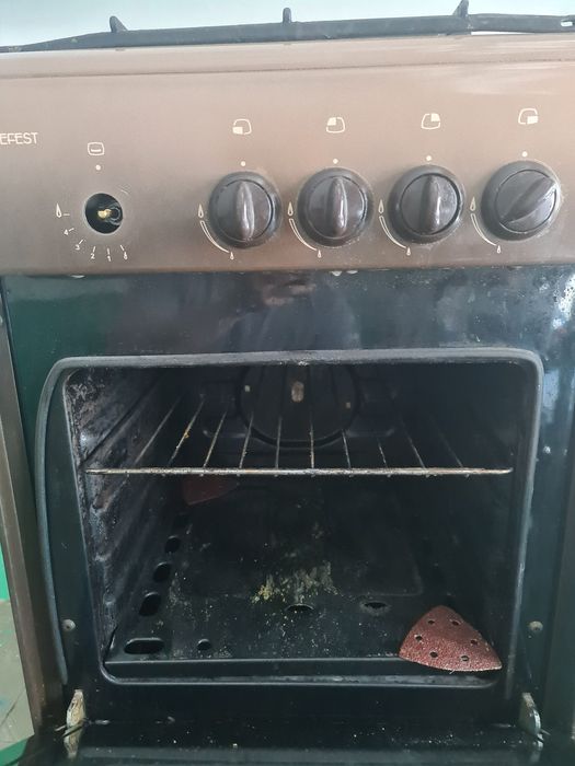 газ плита, все работает , забирайте и пользуйтесь