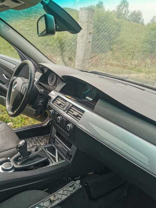 Plansa bord BMW seria 5 E60 E61 Facelift start/stop neagra impecabila airbag pasager piese dezmembrez