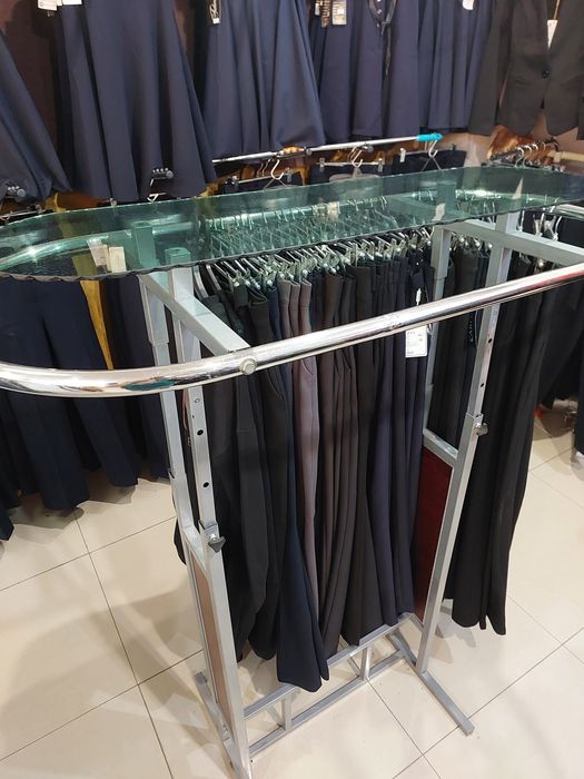 Продам стойку для одежды.