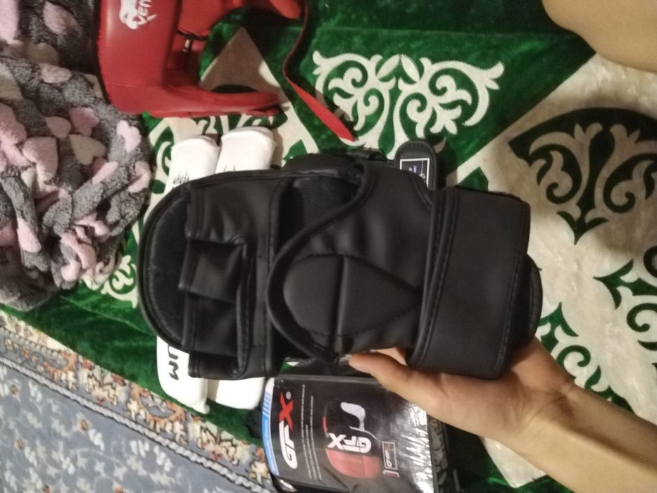 Спорт перчатки футы шлем