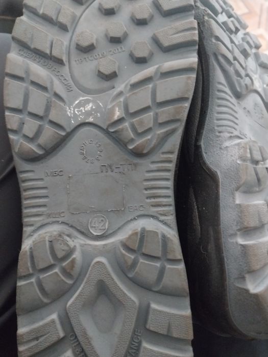 Продам керзовын сапоги новые.